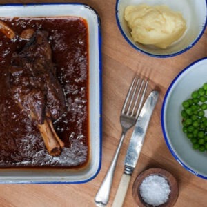 Lamb Shanks, mash, peas and onion gravy - Micro Meal